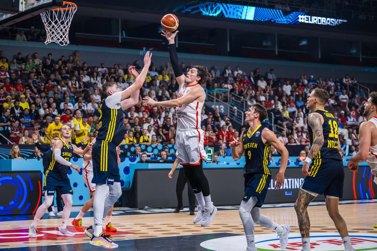 6战轰19记三分！詹皇昔日小弟化身三分王，助火箭王牌中锋冲奖牌